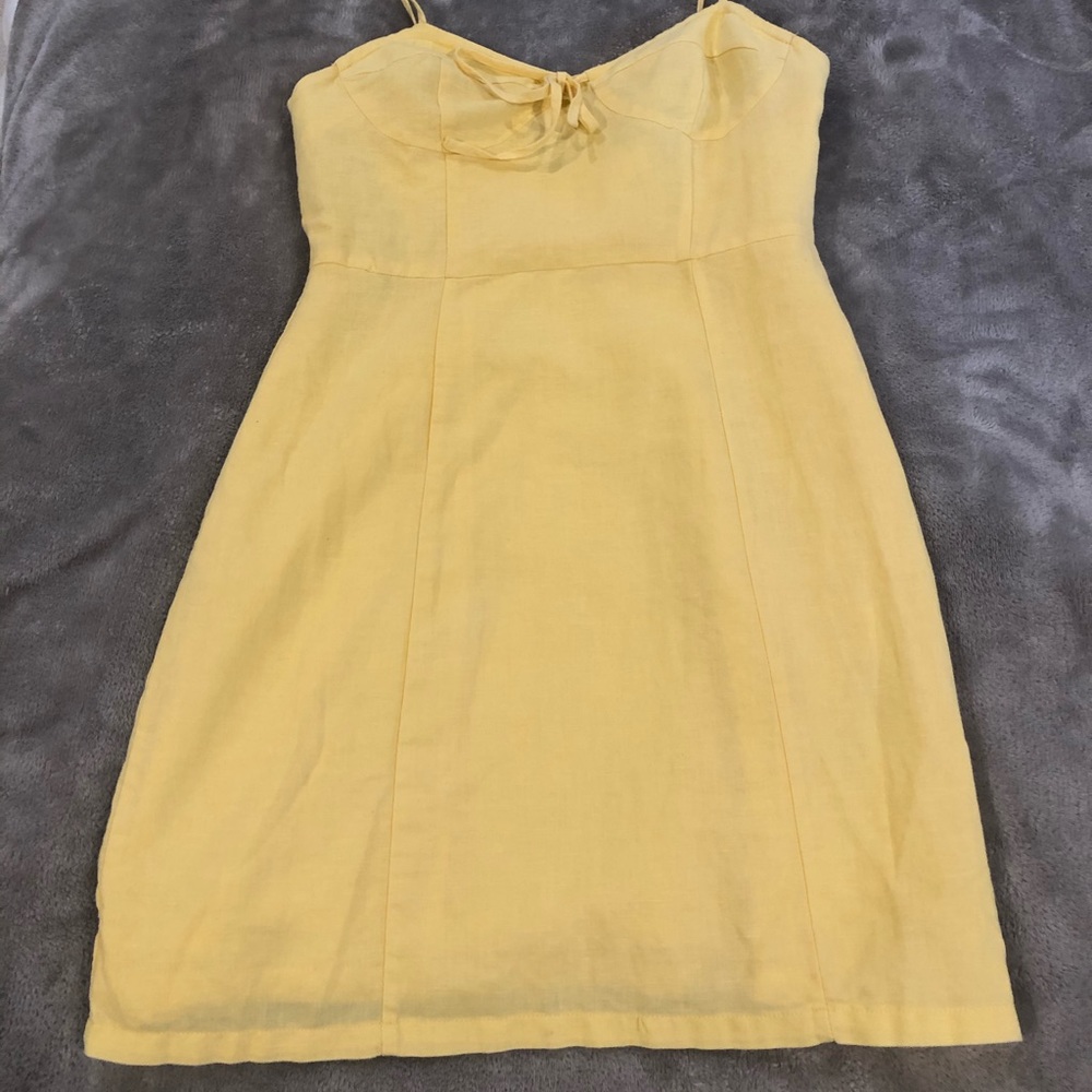 Yellow Dress w/Lining. Size Small:)